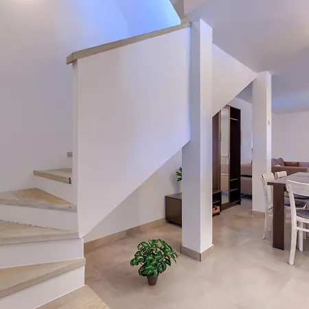 Eugenia By Interhome פולה